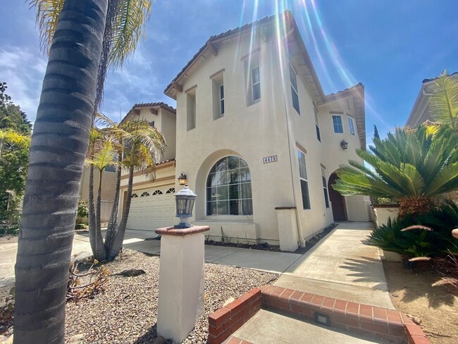 Building Photo - Elegant 5 Bedroom Home With Sweeping Staircase and Tons of Space!