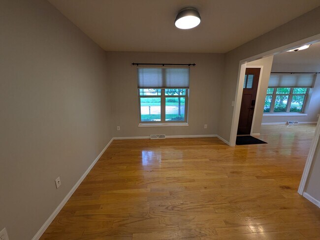Building Photo - 3 bed / 3 bath House in Deforest!
