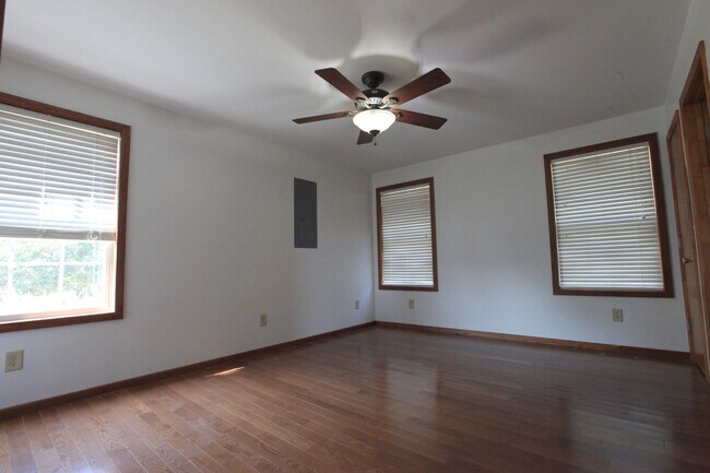 Building Photo - 1042 Murray-Kittrell Rd