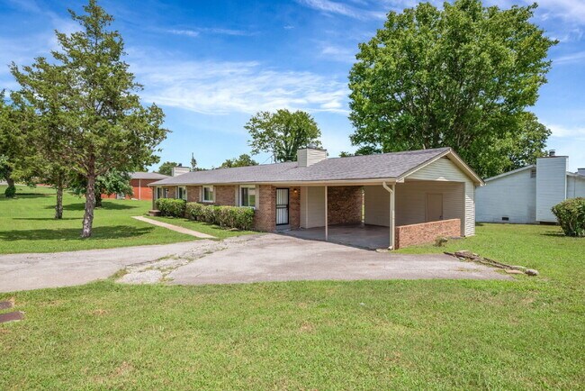 Building Photo - Furnished, remodeled 2BR near Nashville hospitals, all utilities and WiFi included, updated kitch...