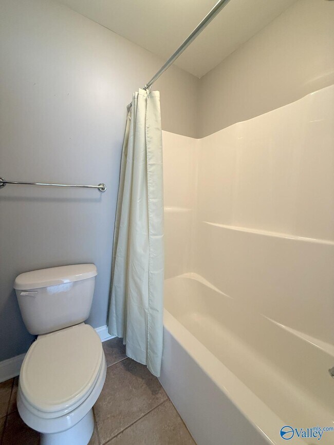 Building Photo - 118 Crystal Lake Dr