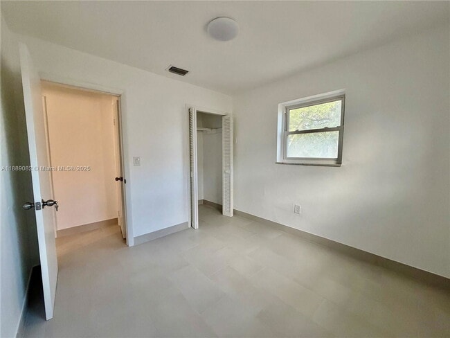 Building Photo - 1305 NW 4th St