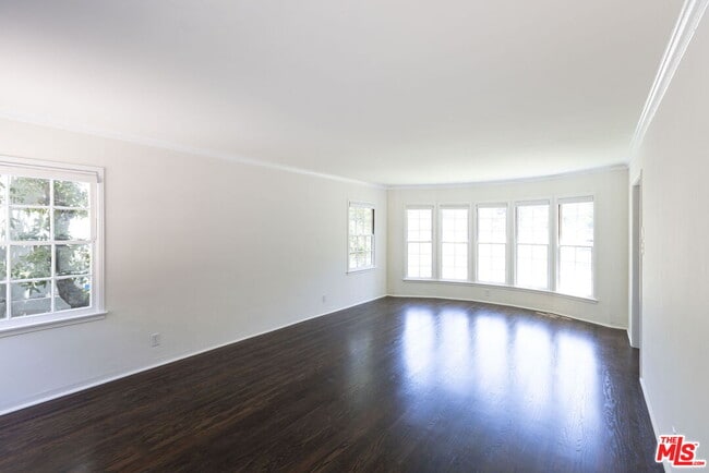 Building Photo - 2547 Canyon Dr