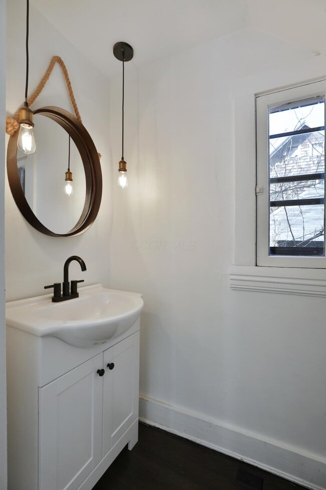 Building Photo - 476 Zimpfer St