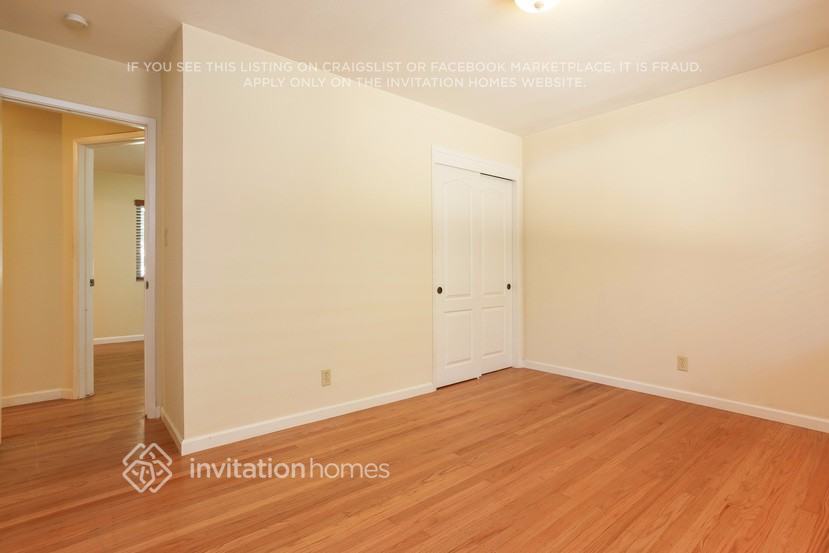 Building Photo - 1528 Vervais Ave