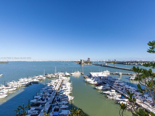 Building Photo - 1717 N Bayshore Dr