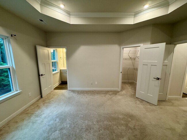 Building Photo - Modern Townhome in Stone Creek Townhomes