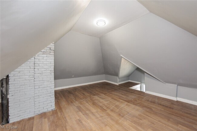 Building Photo - 1226 W Erie Ave