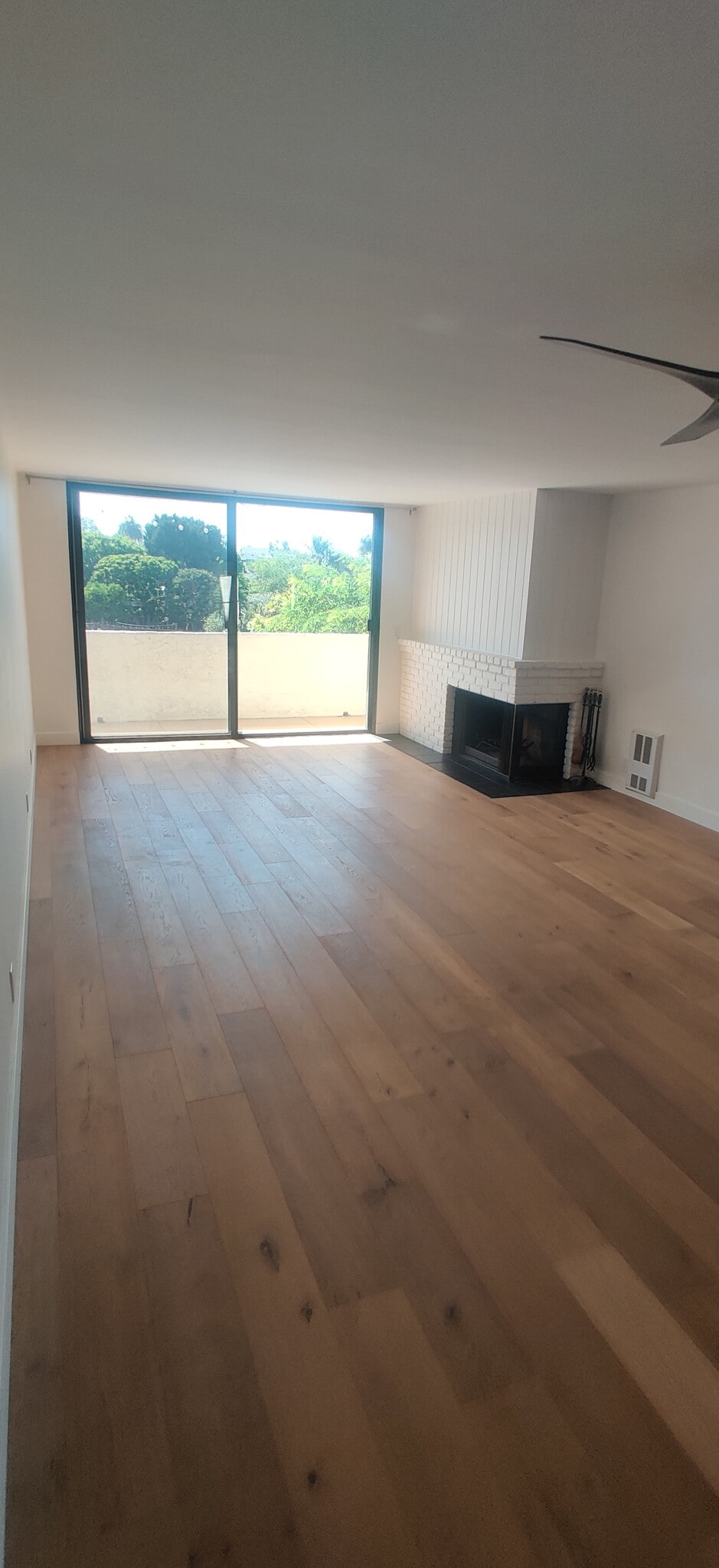 Building Photo - 745 Main St