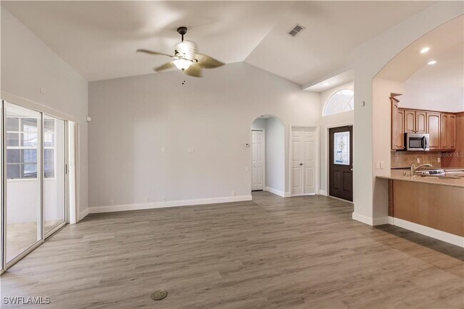 Building Photo - 2615 6th St W