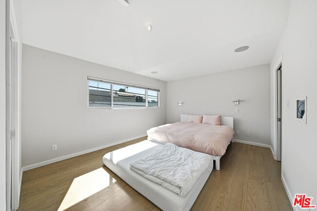 Building Photo - 1342 Stanford St