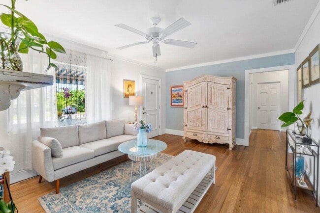 Building Photo - 902 E Boca Raton Rd