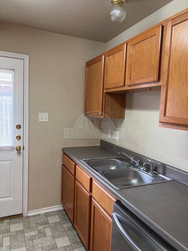 Building Photo - 5106 Lauren Lea Dr