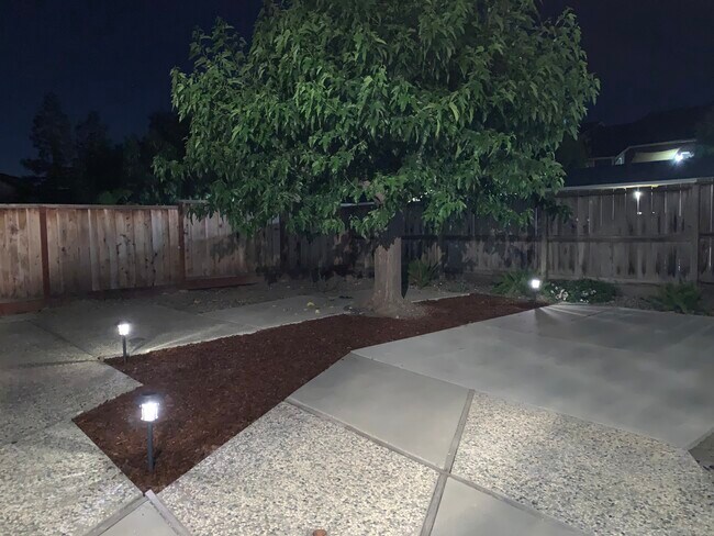Building Photo - 4670 Holycon Cir