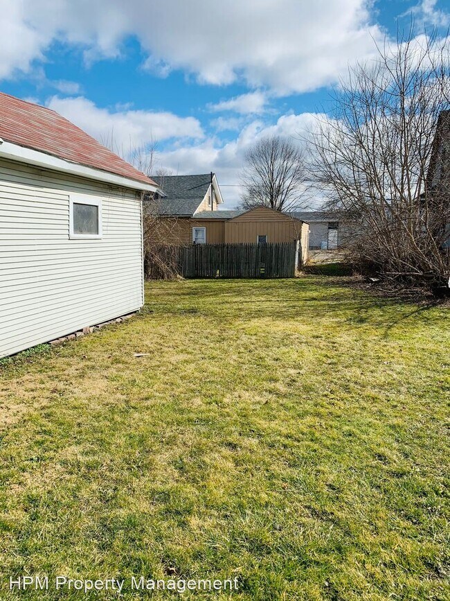 Building Photo - 3 br, 1 bath House - 445 N. Union