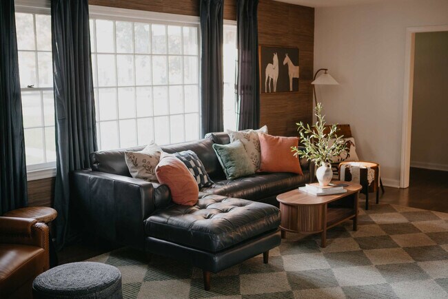 Building Photo - 946 Magnolia St SE