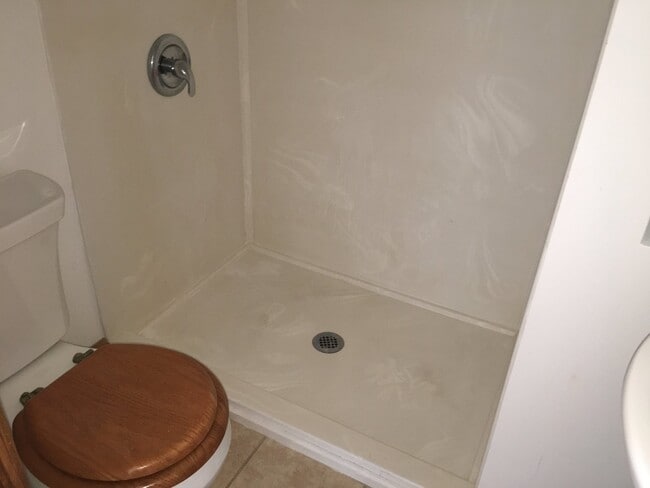 Building Photo - 1 Bedroom/ 1 Bath Apartment Kingsport, TN ...