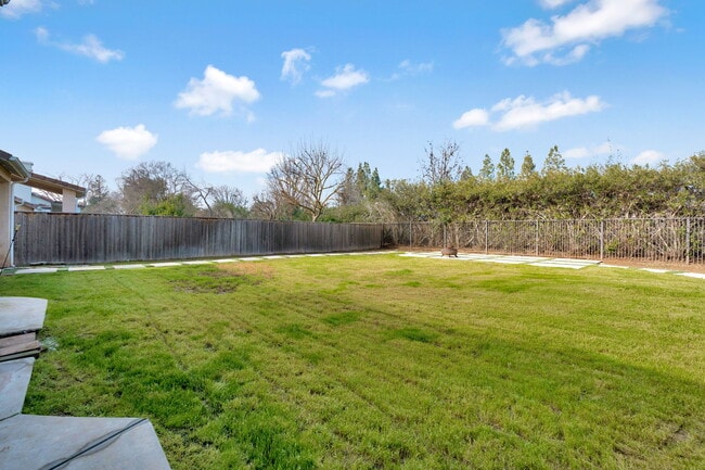 Building Photo - 10556 E Greenbury Way