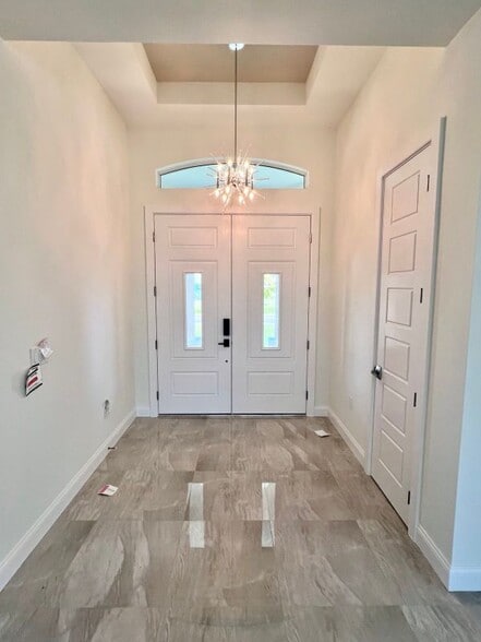 Building Photo - 55 Rotonda Cir