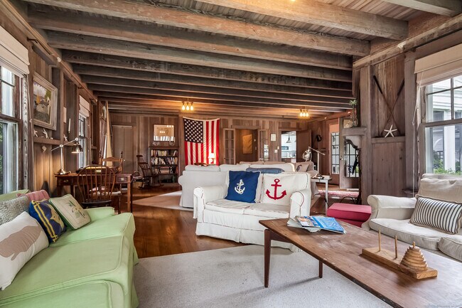 Building Photo - 15 Willard Ave