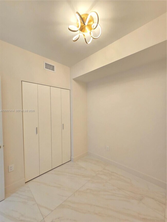 Building Photo - 700 NE 24th St