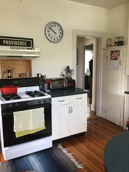 Building Photo - 889 Hope St