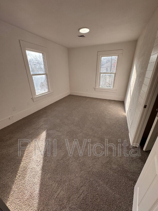 Building Photo - 258 S Poplar St