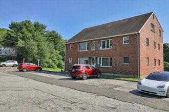 Building Photo - 1580 Hartford-New London Turnpike