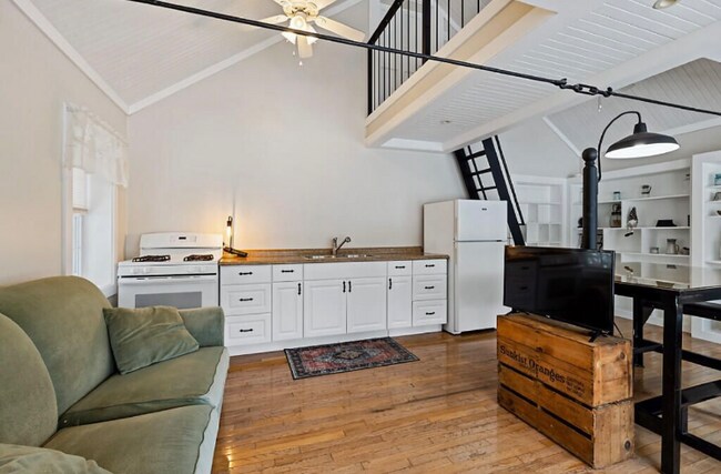 Building Photo - 35 Bangor Rd