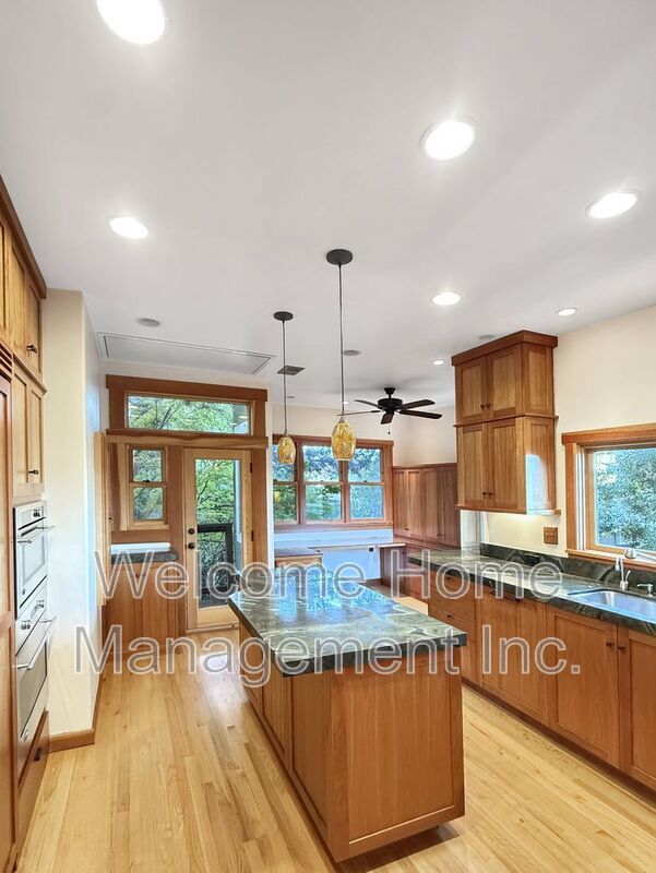 Building Photo - 127 Escobar St