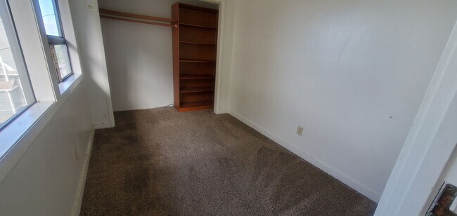 Building Photo - 1/2 off first month! 6bd/2bath House