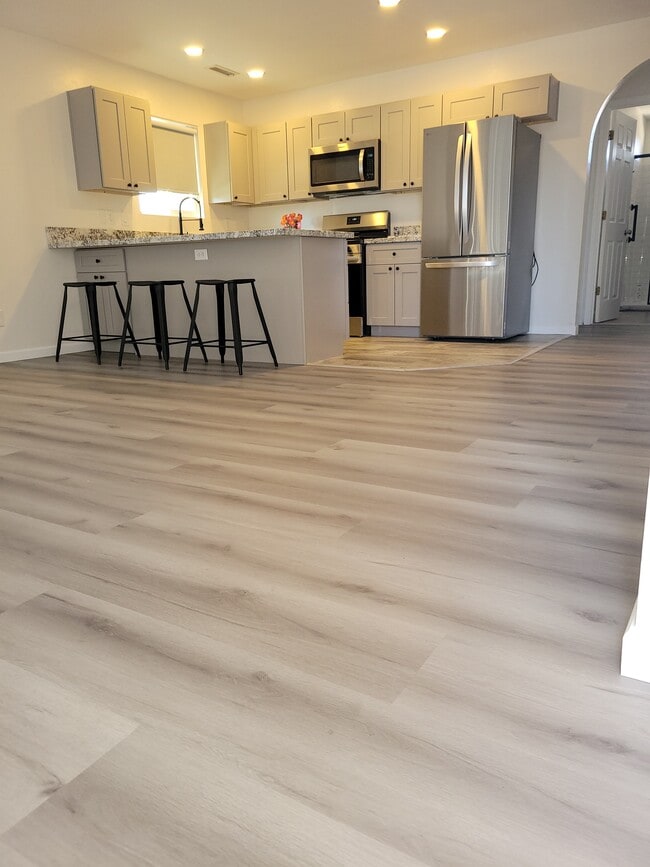 Building Photo - 8396 E Stevens Dr