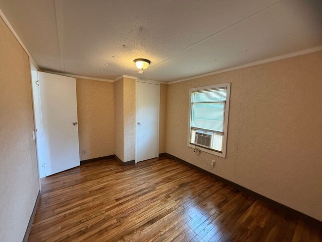 Building Photo - 2 bedroom, 1 bath Mobile Home