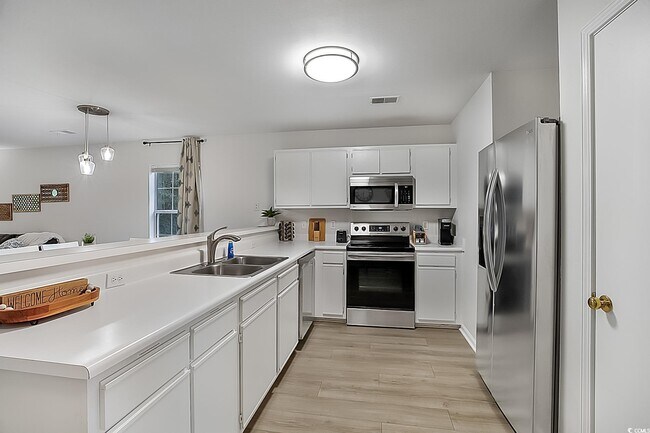 Building Photo - 1204 River Oaks Dr