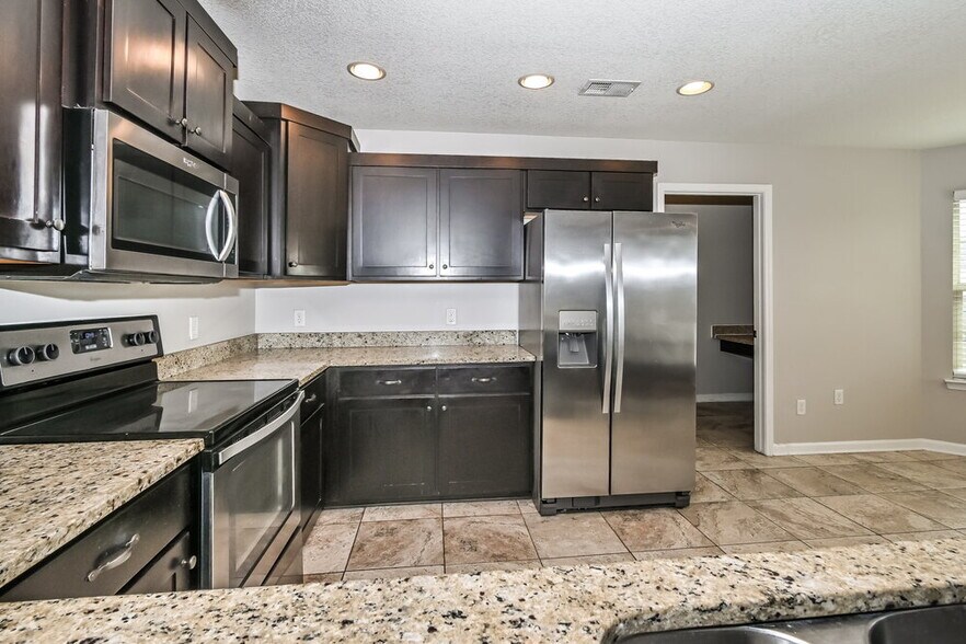 Building Photo - 2867 S Cherry Dr