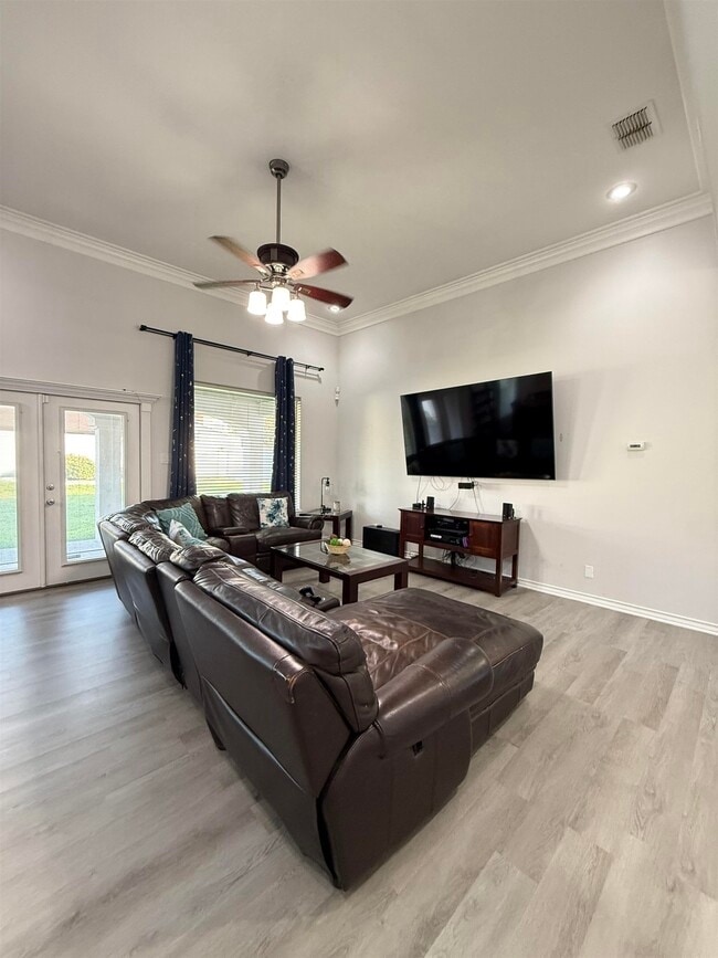 Building Photo - 3811 Sandcliff Dr