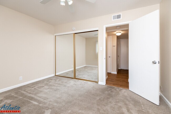 Building Photo - 642 Blythe Ct