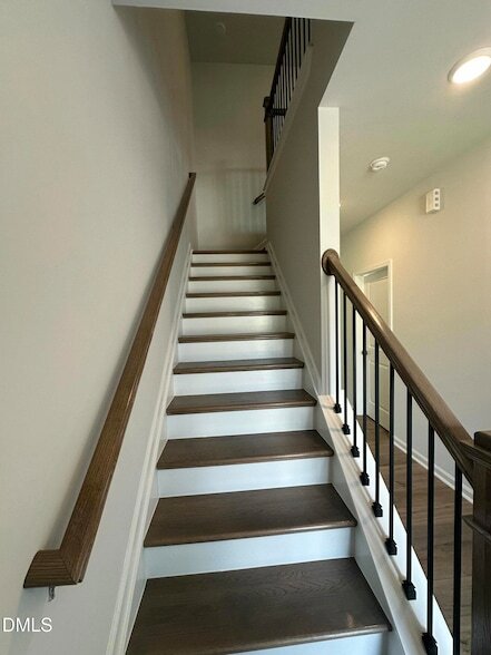 Building Photo - 531 Glen Clova Dr