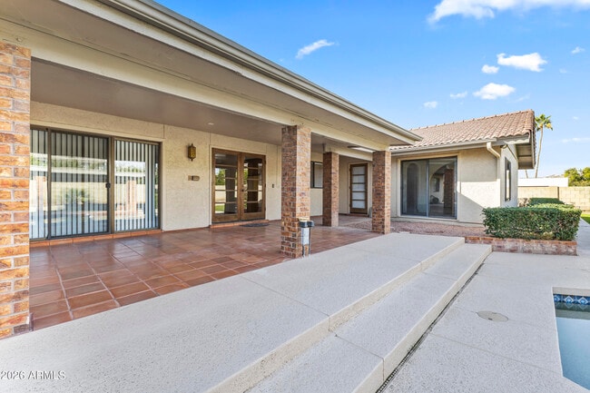 Building Photo - 1306 E La Vieve Ln