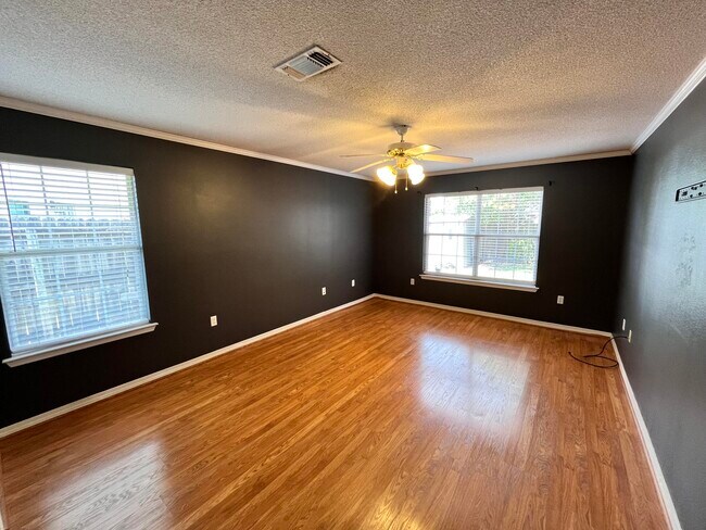 Building Photo - 431 Pristine Water Ln