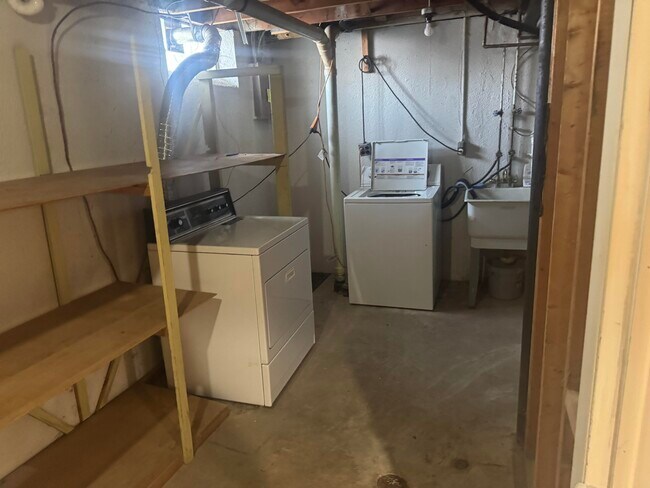 Building Photo - 5065 N Crooks Rd