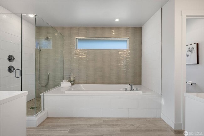 Building Photo - Modern Farmhouse Luxury in Coveted Matthews Beach Available NOW!