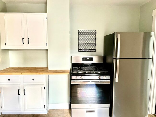 Building Photo - 219 Main St