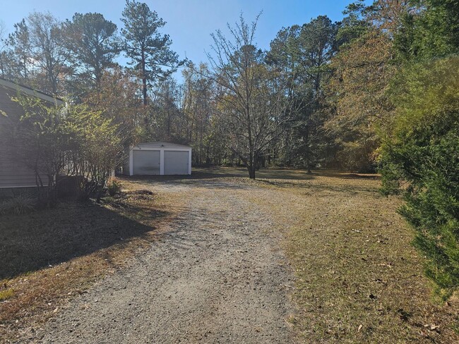 Building Photo - Lovely 3-Bedroom Home with Fenced Yard & R...