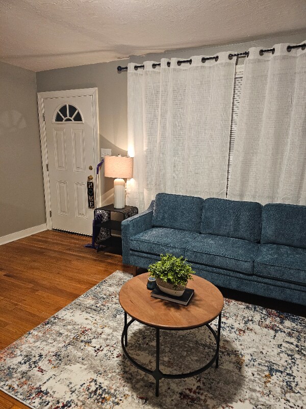 Building Photo - 1903 Bloom Ln