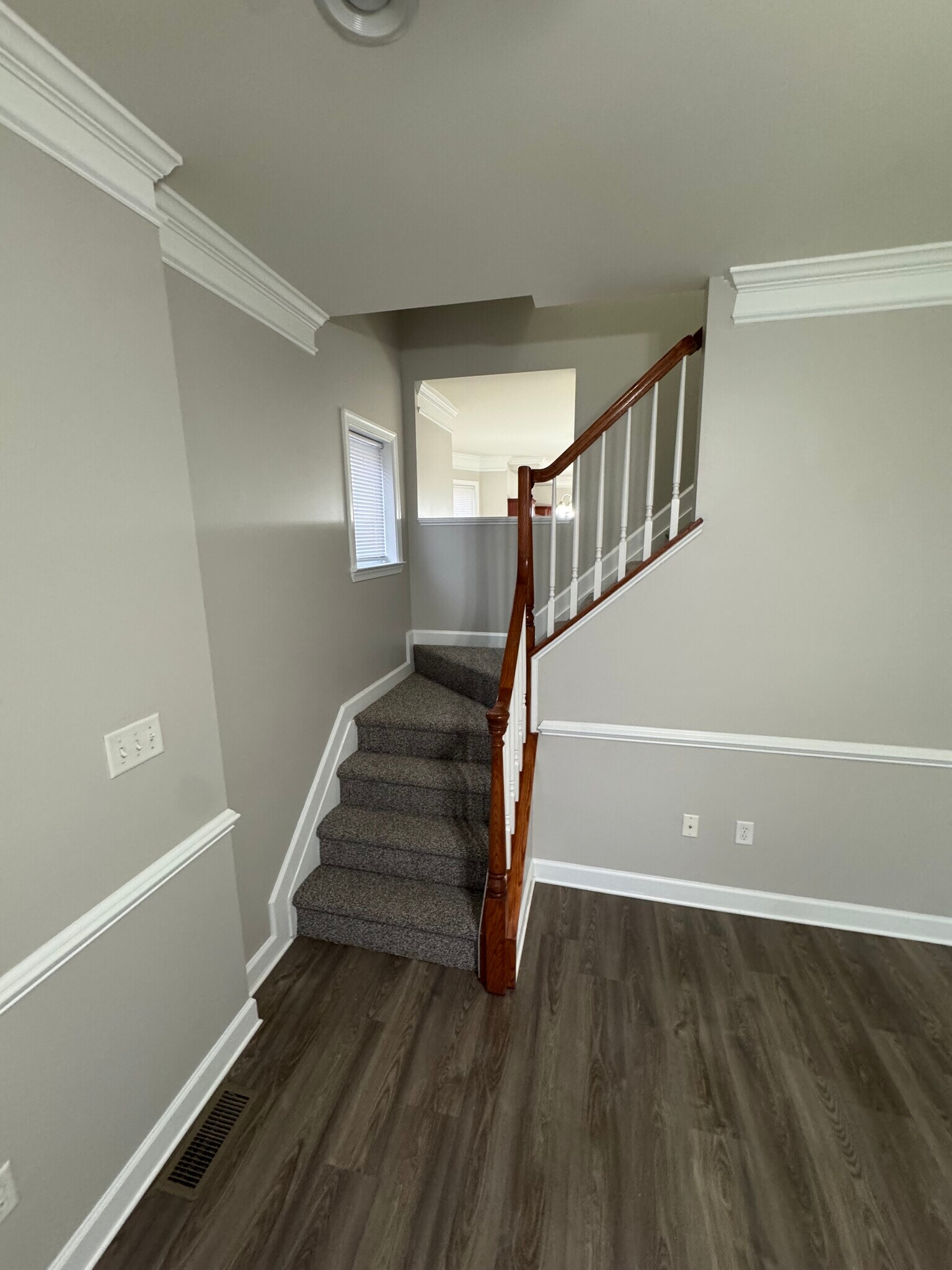 Building Photo - 414 S Augusta Ave