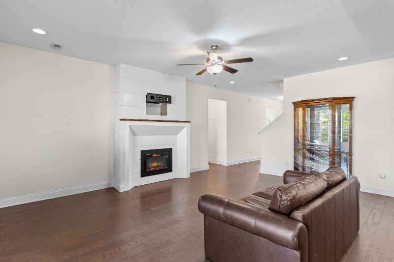 Building Photo - 11006 Thorne Dr