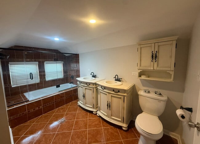 Building Photo - 3023 N Mason Ave