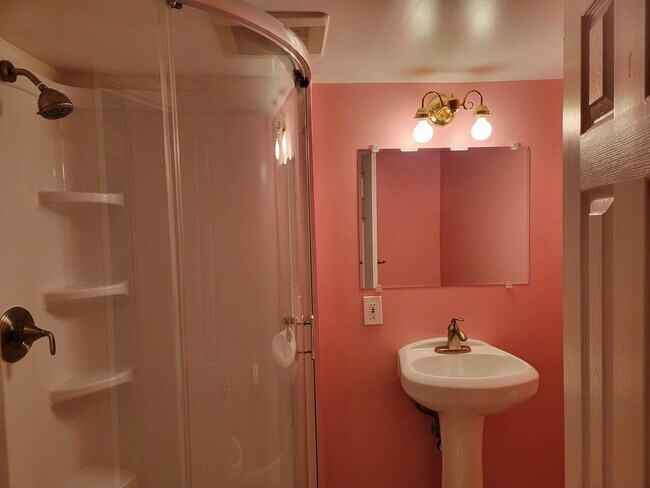 Building Photo - 2758 W George Mason Rd