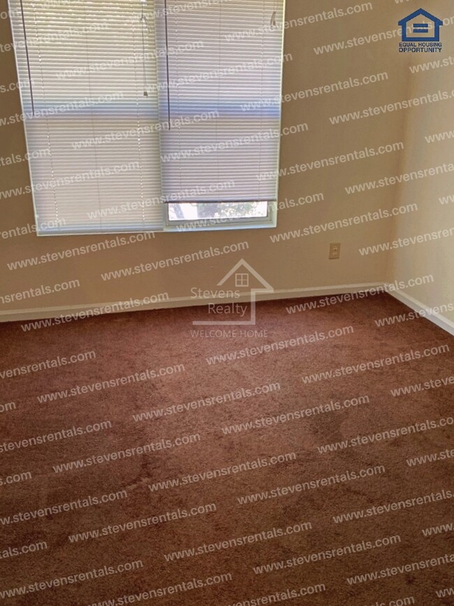 Building Photo - 430 Oriole Dr